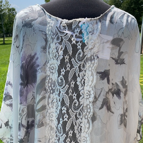 Mix It Women’s White Lace Inset Wrap - Picture 5 of 5